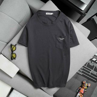 T shirt cổ tròn phối túi Calvin Kiein