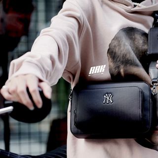 Túi đeo chéo cao cấp nam, Túi xách nam, Chất liệu vải Korea dày dặn - Khoá xịn bao hỏng - Logo kim loại cty , có túi nhỏ size | 25cm x 15cm x 6cm