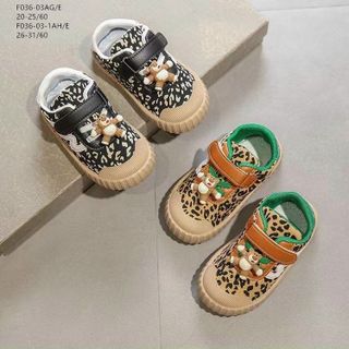 Giày thời trang trẻ em đính stick gấu đẹp F036