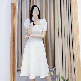 Đầm cổ U đính hoa