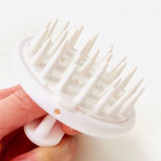 Lược gội đầu silicon massage Tubaki hàng nội địa Nhật Bản