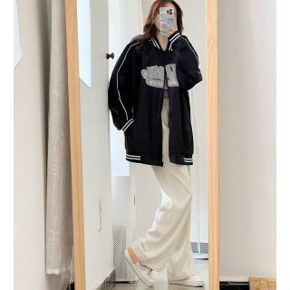 Áo khoác dù có dây viền phát sáng