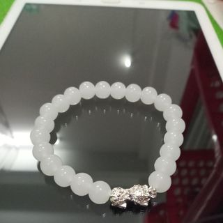 Chuỗi đeo tay đá màu trắng mix tỳ hưu