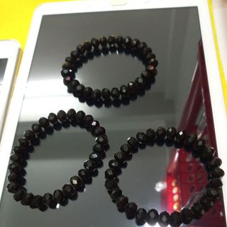 Chuỗi đeo tay pha lê đen