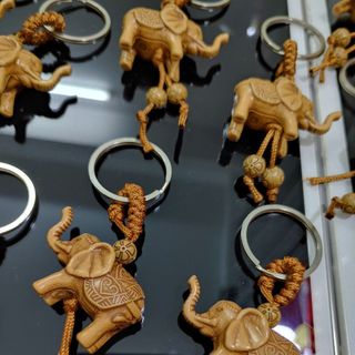 Móc khóa phong thủy hình voi