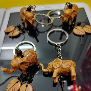 Móc khóa phong thủy hình voi