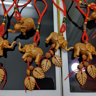 Dây treo phong thủy đẹp hình voi