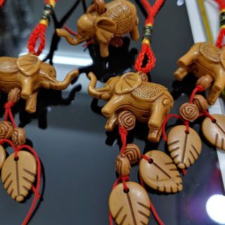 Dây treo phong thủy đẹp hình voi