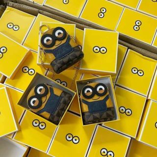 Về tiếp đây ạ TÚI MINION FULLBOX
-