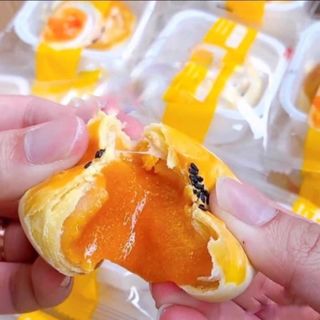 Bánh trứng muối ngàn lớp thùng 2kg5 giá sỉ