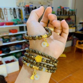 Vòng trầm mix hoa sen vàng