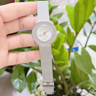Đồng hồ guccciss lắc mới