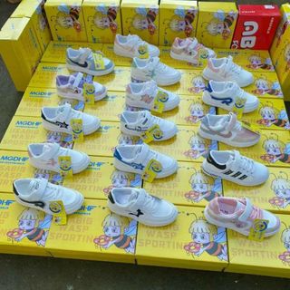 Giày thể thao trẻ em màu trắng chất da mềm K474