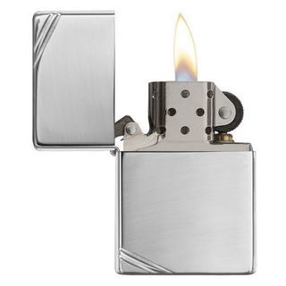 Zippo chặt góc bóng trắng – High Polish Chrome Vintage with Slashes 260