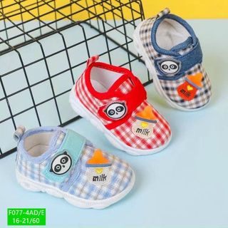 Giày trẻ em chất vải caro đẹp họa tiết bình sữa F077