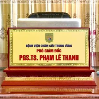 Sản xuất bảng tên chức danh, làm bảng tên chức vụ, nơi cung cấp biển tên gỗ đồng