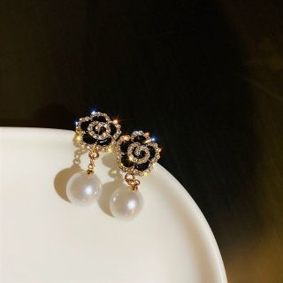 Bông tai đính Ngọc trai giả