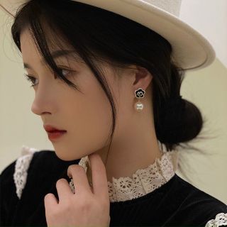 Bông tai đính Ngọc trai giả