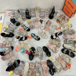 Sandal bé gái chất da mềm êm chân đính hạt lấp lánh