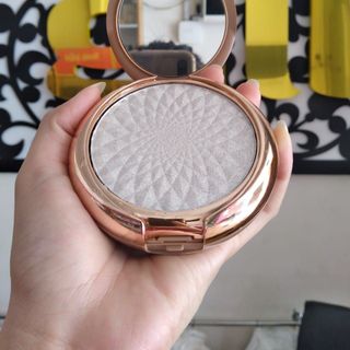 Phấn phủ kèm phấn bắt sáng Kiss Beauty 24k Gold