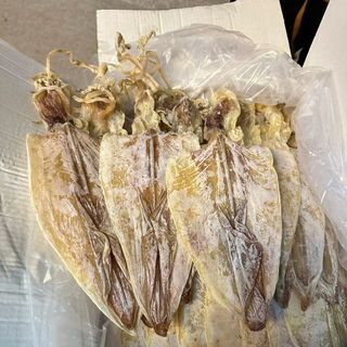 Mực khô size to nhỡ, size 13-15con/kg con to đẹp, dày mình, nướng lên thơm, ngon, ngọt sợi