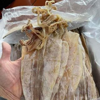 Mực khô size to nhỡ, size 13-15con/kg con to đẹp, dày mình, nướng lên thơm, ngon, ngọt sợi