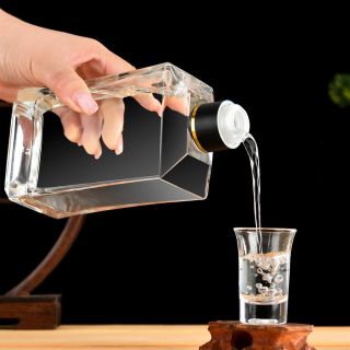Chai thủy tinh 500ml nắp kim cương đen - M49.1