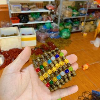 Vòng trầm hương mix hoa sen vàng