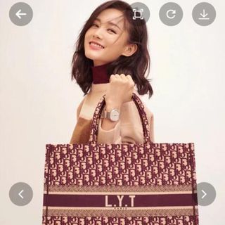 VALI DR KHẮC TÊN THEO YÊU CẦU NHƯ CÁC SAO THẾ GIỚI