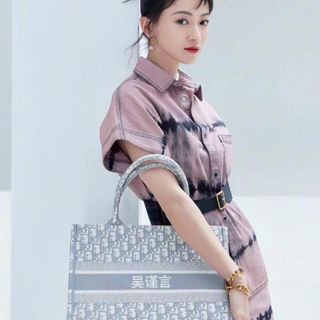 VALI DR KHẮC TÊN THEO YÊU CẦU NHƯ CÁC SAO THẾ GIỚI