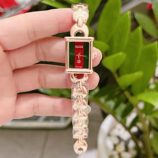 Đồng hồ guccci vuông lắc