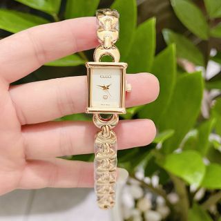 Đồng hồ guccci vuông lắc