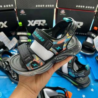 Sandal trẻ em màu đen quai ngang dán K567