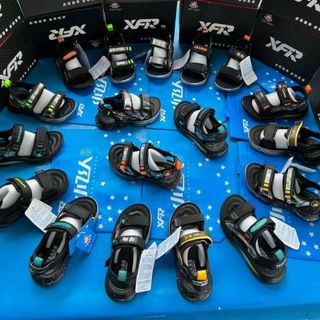 Sandal trẻ em màu đen quai ngang dán K567