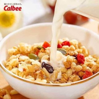 NGŨ CỐC CALBEE NHẬT MẪU TRẮNG ÍT ĐƯỜNG 600G
