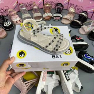 Giày sandal trẻ em kiểu dáng công chúa K565