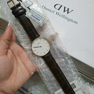 ĐỒNG HỒ DANIEL WELLlNGTON CHÍNH HÃNG SALE SỐC
