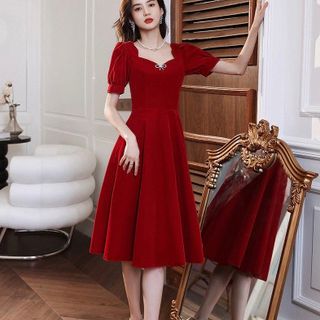 ĐẦM XÒE ĐỎ TAY PHỒNG PHỤ KIỆN NƠ – DT1706