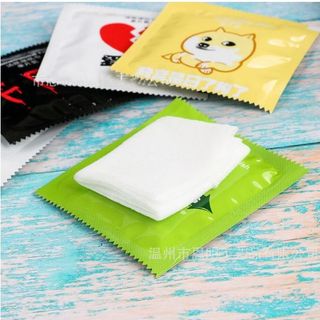 Khăn giấy ướt mini giả BCS, khăn ướt gói vuông ti - khăn ướt BCS giá sỉ