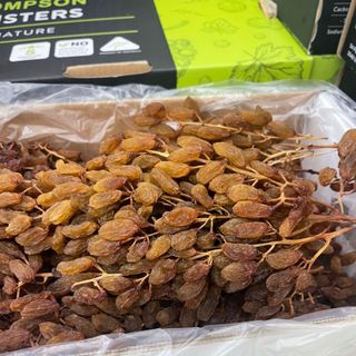 Nho khô nguyên cành Úc Premium Australian Clusters thùng 4kg (Thompson Gold Úc)