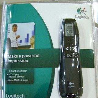 Bút trình chiếu Logitech R800-Đèn laser màu Xanh