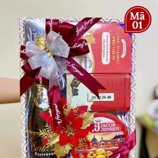 Set Hộp Quà Tết Thịnh Vượng Tone Đỏ Khay Gỗ Thích Hợp Để Tặng Biếu Dịp Năm Mới Có Vang Đỏ, Mứt, Trà, Bánh Đủ Đầy, Ý Nghĩa