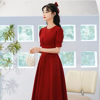 ĐẦM XÒE ĐỎ PHỐI LƯỚI BI TAY PHỒNG - DT1712