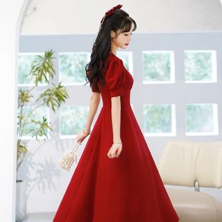 ĐẦM XÒE ĐỎ PHỐI LƯỚI BI TAY PHỒNG - DT1712
