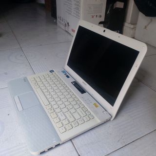 Laptop gaming chơi game phong thần core i5 ram 4Gb Win 10 Bảo hành 1 năm (Giao ngẫu nhiên)