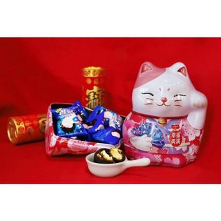 Kẹo socola mèo vẫy tay chiêu tài hộp thiếc nhiều vị, Mèo thần tài vẫy tay hút tài lộc hộp thiếc quà tặng Tết rất lịch sự