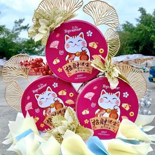 Bánh quy mèo thần tài hộp thiếc 100g - Bánh quy Mèo Thần Tài Top Savor hộp thiếc đỏ quà tặng Tết rất lịch sự, sang trọng