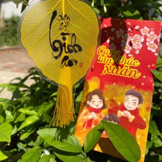 Lá bồ đề in chữ thư pháp