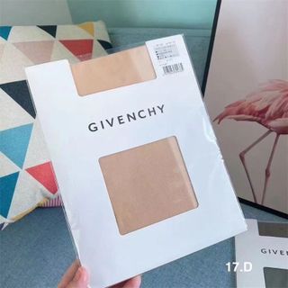Quần tất tàng hình siêu trong Given.c.h.y
