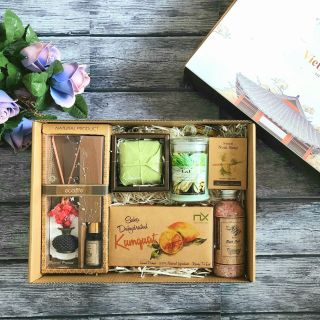 Lẵng quà Tết đong đầy Ecolife kèm thiệp chúc Tết 2023